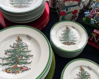 Spode Christmas dishes - 24 dinner plates and salad plates