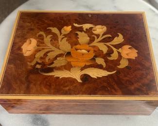 Vintage Wooden floral inlay music box