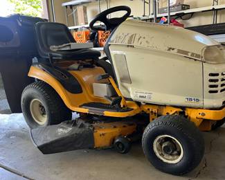 2002 Cub Cadet 1515 Riding Mower and Bagger, 38” mowing deck- Runs Great!