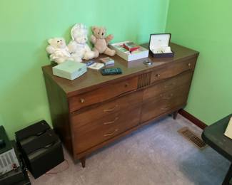 MID CENTURY DRESSER