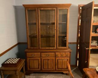 NICE CHINA HUTCH