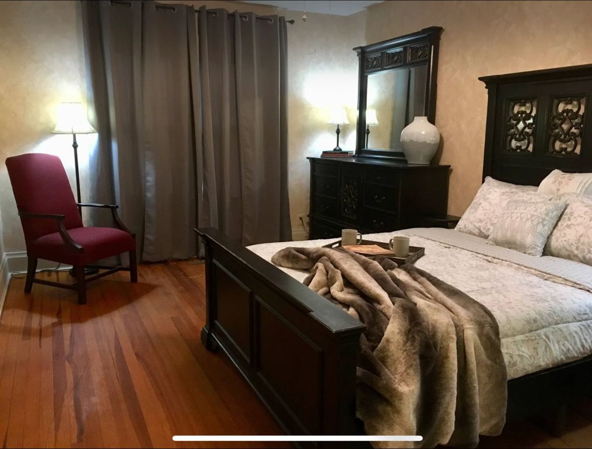 Queen Bedroom Suite in Dark Espresso with Peek-a-boo glass panes.