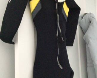 New CRESSI Italian womens small wet suit with water gloves. $75