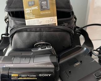 $120 SONY HDR-HDR -SR11 10.2 MP 60 GBHD HYBRID HANDY CAM CAMCORDER WITH SOFT CASE AND CHARGER