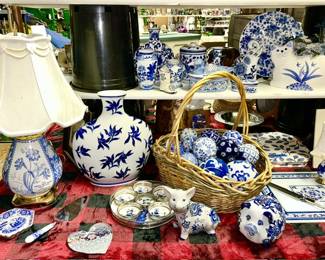 Large collection of blue & white collectibles, Spode lamp, & collectibles, Pfaltzgraff glass cutting board and placemats, etc.