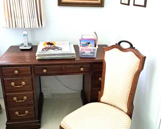 NICE DESK AND CHAIR, COLLECTIBLE CALANDERS