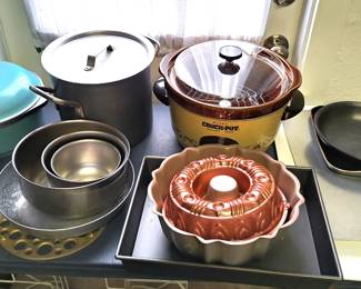 VERY GOOD CONDITION COOK AND BAKE WARE