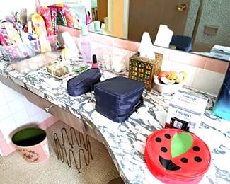 COSMETIC BAGS, BATH AND PERSONAL CARE ITEMS