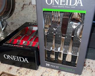 Oneida Flatware Set