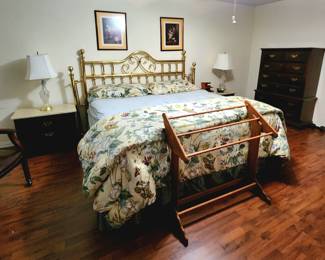 AVAILABLE AT HALF PRICE !!!
Queen sized brass bed with sleep number mattress, box spring, and frame, 