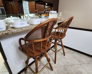 AVAILABLE AT HALF PRICE !!!
Wooden swivel bar stools with brass footrest and sturdy back rest