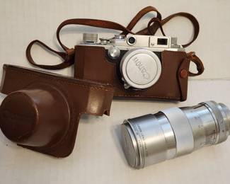 Canon 35mm no 140513 - Japan with lens and leather carrying case