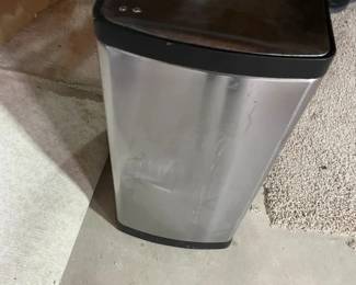 Soft close step on trash can