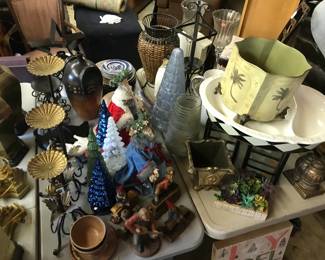 $10 Accessories Table