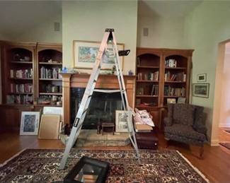 Lot 900-101   
Husky Aluminum 8', 6 Step Ladder