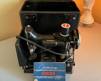 Singer Featherweight sewing machine model 221