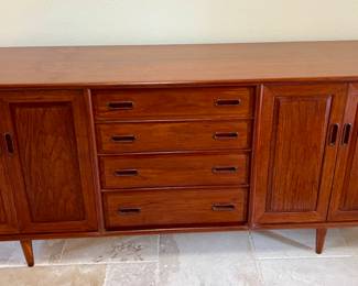 MCM Sideboard Credneza