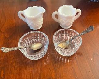 milk glass / glassware 