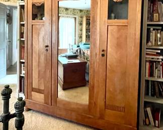 chiffarobe / wardrobe 