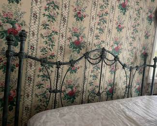 Headboard/footboard/ mattress/frame