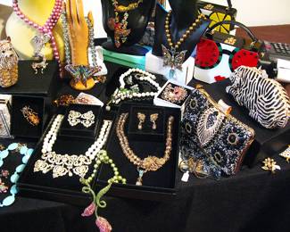 OUSTANDING Swarovski Crystal Purses / Heidi Daus  Swarovski Crystal  Bracelets - Earrings - Necklaces and Brooches 