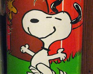 Snoopy Doghouse Metal Wastebasket