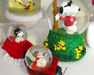 Snoopy Collectible  Snow Globes