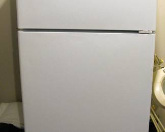Hotpoint Smaller Refrigerator Freezer - Very Nice and Clean - Perfect for Basement or Garage