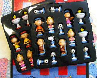 Peanuts Chess Set