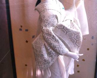 Geisha Doll Snow Queen Silk Kimono Nishi & Co. Japan 18 inches in Glass Case