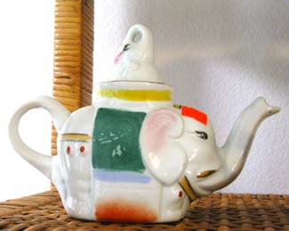  Porcelain Elephant Sake Pot