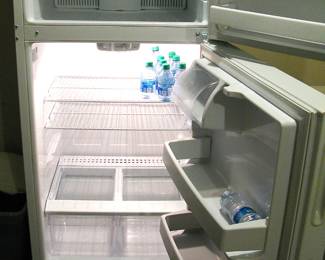 Hotpoint Smaller Refrigerator Freezer - Very Nice and Clean - Perfect for Basement or Garage