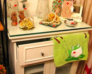 White Cabinet for Bedroom, Kitchen or Bathroom