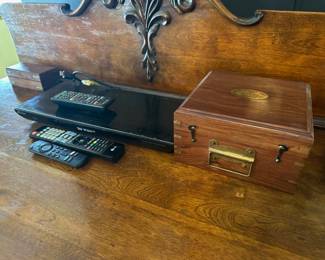 3-D DVD Player with glasses