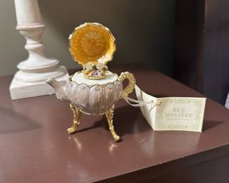Rue Moliere teapot music box 