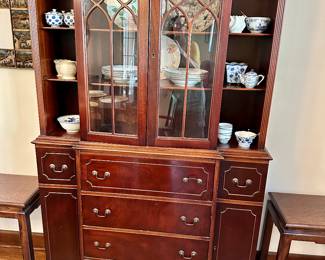 Mahogany china cabinet, not too small, not too large, just right!!!