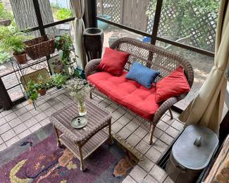 Delightful sunroom furnishings and decor.