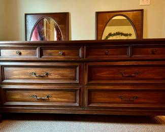 Dresser w/2 Mirrors