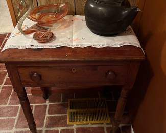 One drawer table  dove tail drawer 