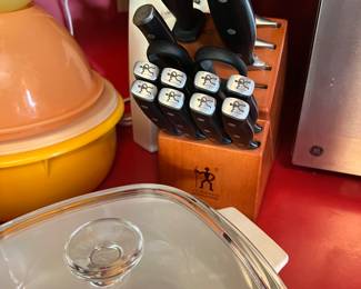 Knife set in wood block 