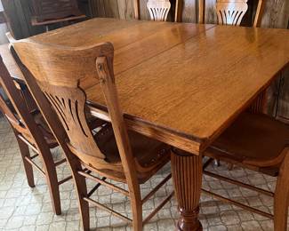 Tiger Oak Table with 5 oak chairs 