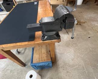 Table desk 
Vise 