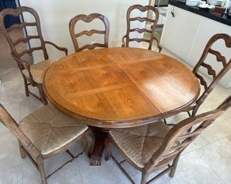 $395. Dining/kitchen Oak table with (6) chairs (rush seats) EXCELLENT Condition.