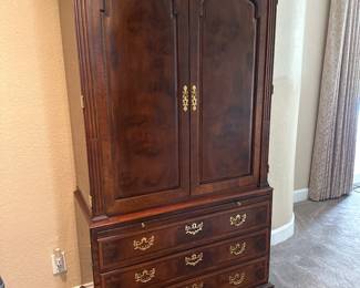 $750. OBO. HENREDON Aston Court Collection Georgian Banded Burled Armoire.
80” tall x 42” wide x 20” deep.