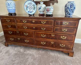 $950. OBO.HENREDON Late 20th Century  " Ashton Court " Traditional Mahogany Dresser. 33.5” tall x 70” wide x 20.5” deep.