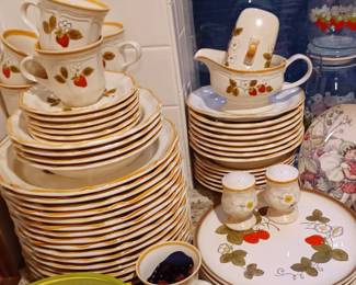 Mikasa Strawberry Vintage Dinnerware. Metlox Strawberry Poppytrail Dishes