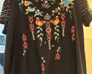 Women's clothing size L-XL, brands like Johnny Was, Ambelika, Desigual, Eddie Bauer