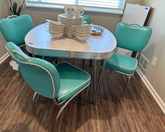 Chromcraft Corp Aqua Retro Table and Chairs, Villeroy and Boch New Wave Plate Set
