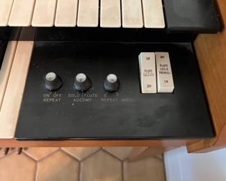 Pre-Sale Available: $100.   Conn Caprice Deluxe Organ (Excellent Condition)