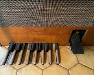 Pre-Sale Available: $100.   Conn Caprice Deluxe Organ (Excellent Condition)